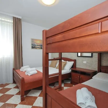 Apartment Fuer 4 Personen Ca 55 M In Budva, Adriakueste Montenegro Kueste Um